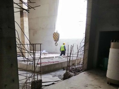 200噸吊車放機器下坑