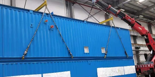 進(jìn)口大型集裝箱設備卸櫃搬運