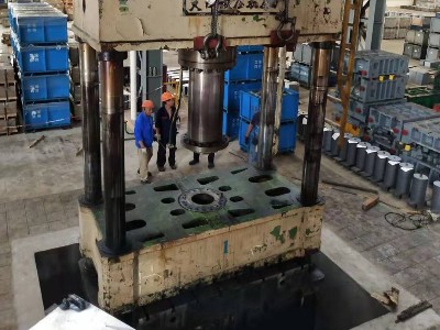 60噸壓機樹立下坑