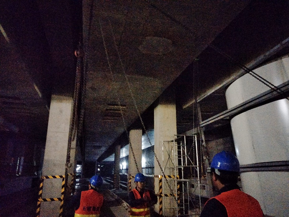 地鐵十七号線空調制冷設備地下室搬運安裝