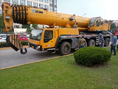 220吊車配合氣墊搬運蘋果公司設備