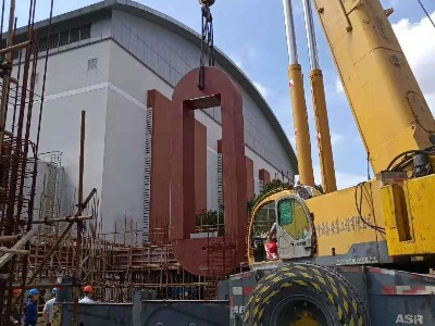 上海交大海洋設備170噸吊裝